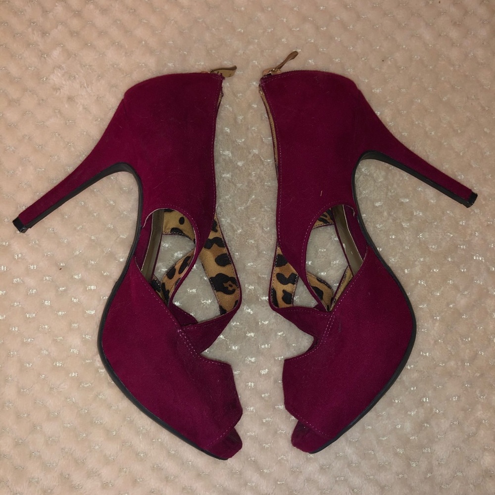 Magenta criss cross heels!